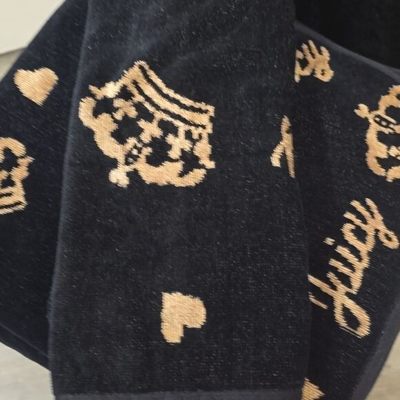 Juicy Couture Home Crown, Hearts, & Bow Oversized Bath Towel Set - Picture 8 of 11